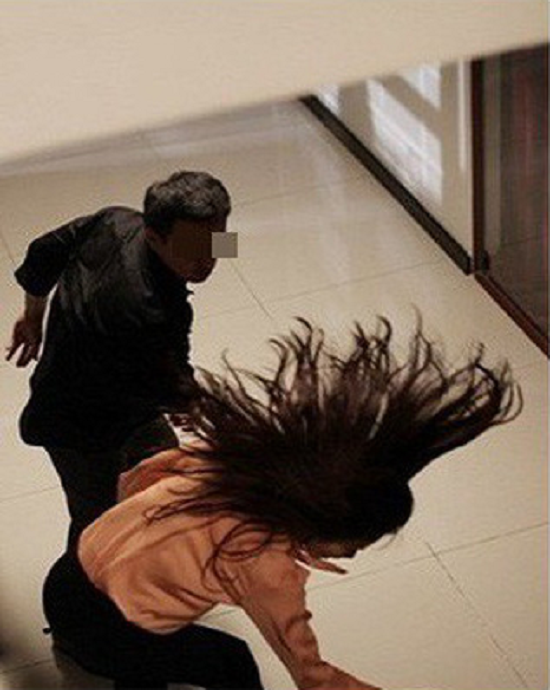 Bố tôi là một thằng tồi - lời thú tội của người con chứng kiến bố hành hạ mẹ gây sốt nhất MXH hôm nay Bố tôi là một thằng tồi - lời thú tội của người con chứng kiến bố hành hạ mẹ gây sốt nhất MXH hôm nay