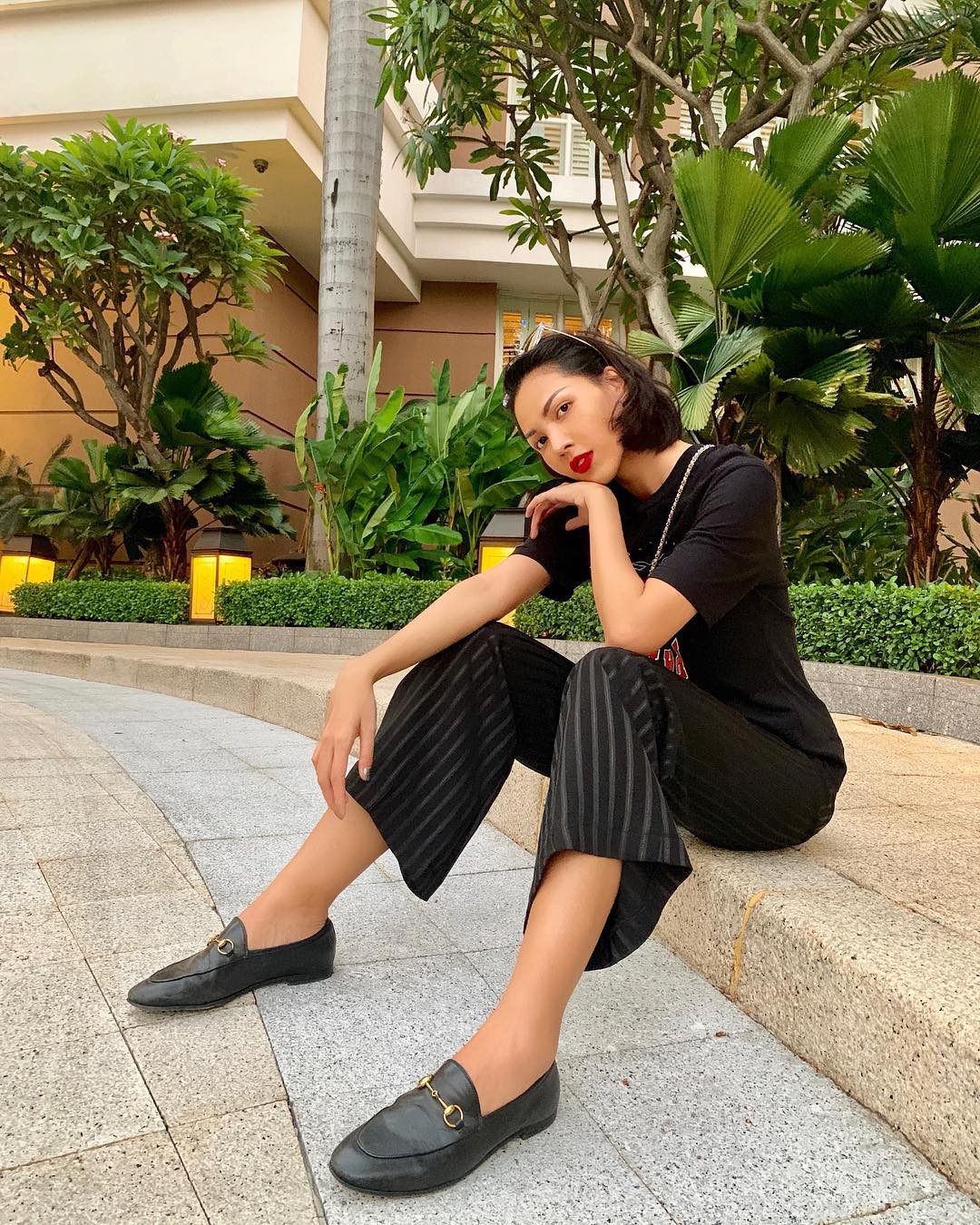 Sở hữu làn da ngăm, bạn vẫn sẽ đạt cảnh giới diện đồ cực đẹp và sang nếu áp dụng 4 tips của loạt mỹ nhân Việt sau