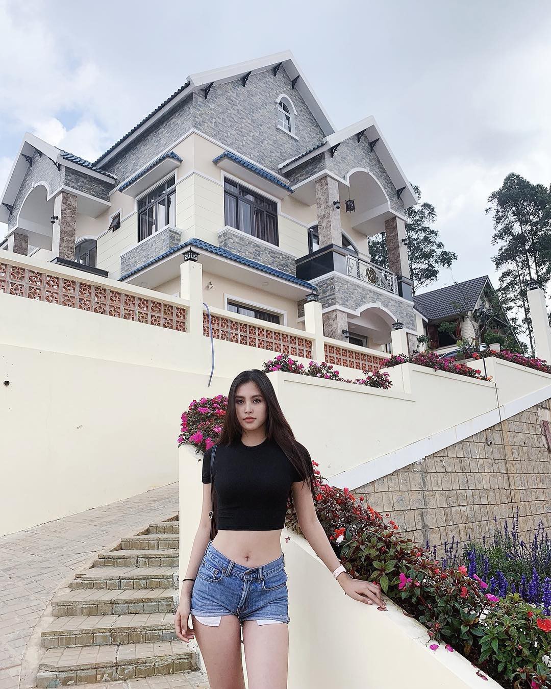 Sở hữu làn da ngăm, bạn vẫn sẽ đạt cảnh giới diện đồ cực đẹp và sang nếu áp dụng 4 tips của loạt mỹ nhân Việt sau