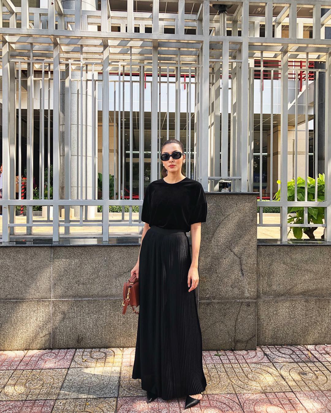 Sở hữu làn da ngăm, bạn vẫn sẽ đạt cảnh giới diện đồ cực đẹp và sang nếu áp dụng 4 tips của loạt mỹ nhân Việt sau