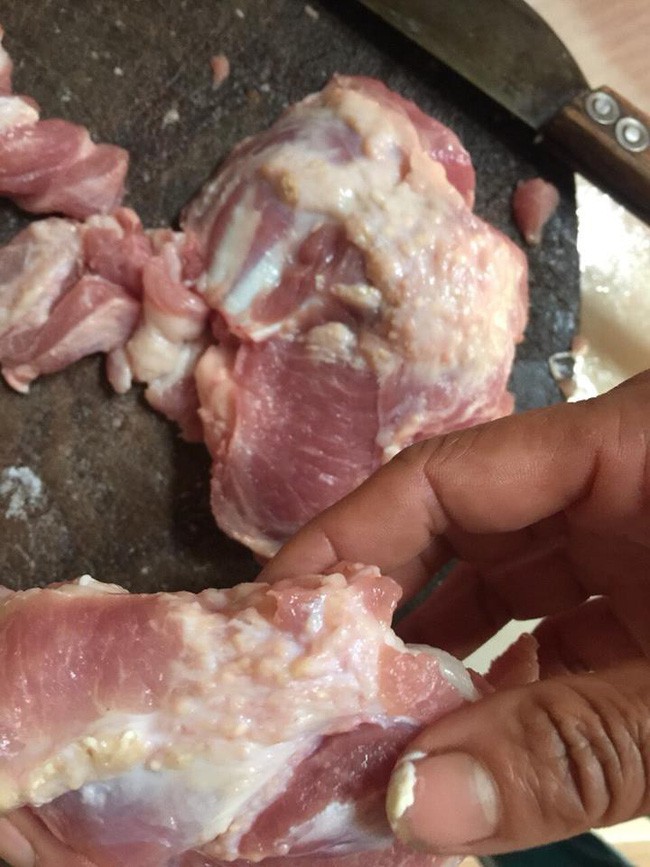 Dấu hiệu nhận biết những loại thịt tiềm ẩn nguy cơ nhiễm sán chẳng kém thịt lợn