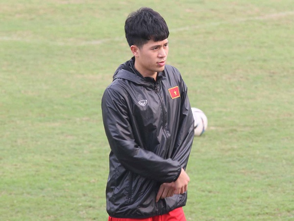 Nhìn thầy Park lo lắng thế này, CĐV Việt Nam nên chuẩn bị sẵn tinh thần không được xem Đình Trọng thi đấu