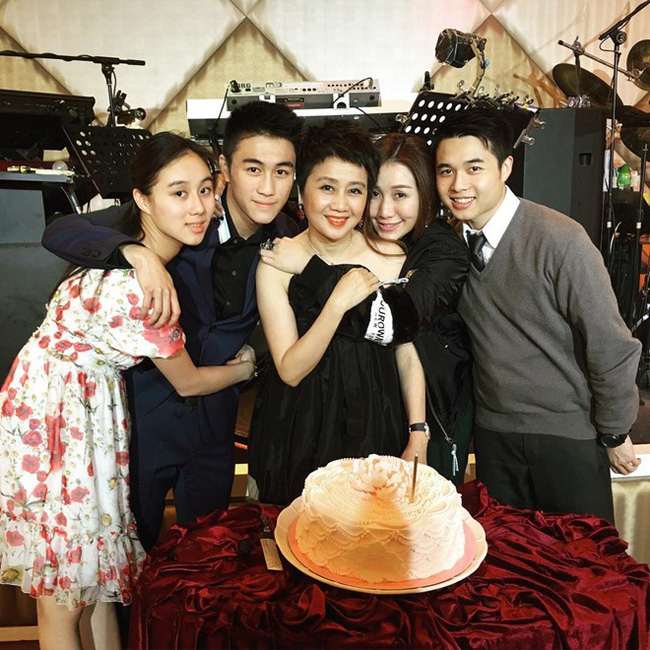 Chân dung thiếu gia của ông trùm sòng bạc Macau: Thiên tài toán học, diện mạo xuất chúng, hơn cả soái ca trong ngôn tình