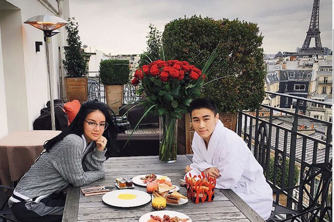 Chân dung thiếu gia của ông trùm sòng bạc Macau: Thiên tài toán học, diện mạo xuất chúng, hơn cả soái ca trong ngôn tình