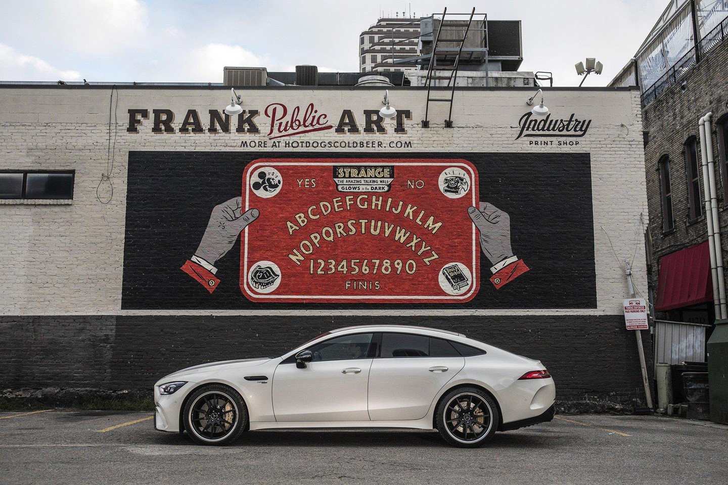 Coupe 4 cửa Mercedes-AMG GT ra mắt bản giá rẻ 100.000 USD