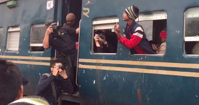 Bức ảnh chụp tại Việt Nam đạt giải thưởng trị giá 120.000 USD gây tranh cãi kịch liệt trong cộng đồng mạng Bức ảnh chụp tại Việt Nam đạt giải thưởng trị giá 120.000 USD gây tranh cãi kịch liệt trong cộng đồng mạng