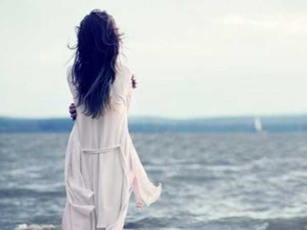 Không ngờ trong đêm định mệnh ở nhà bố mẹ đẻ, chị gái lại sẵn sàng mặc váy của tôi và đứng chờ bạn trai tôi trước cửa phòng tắm