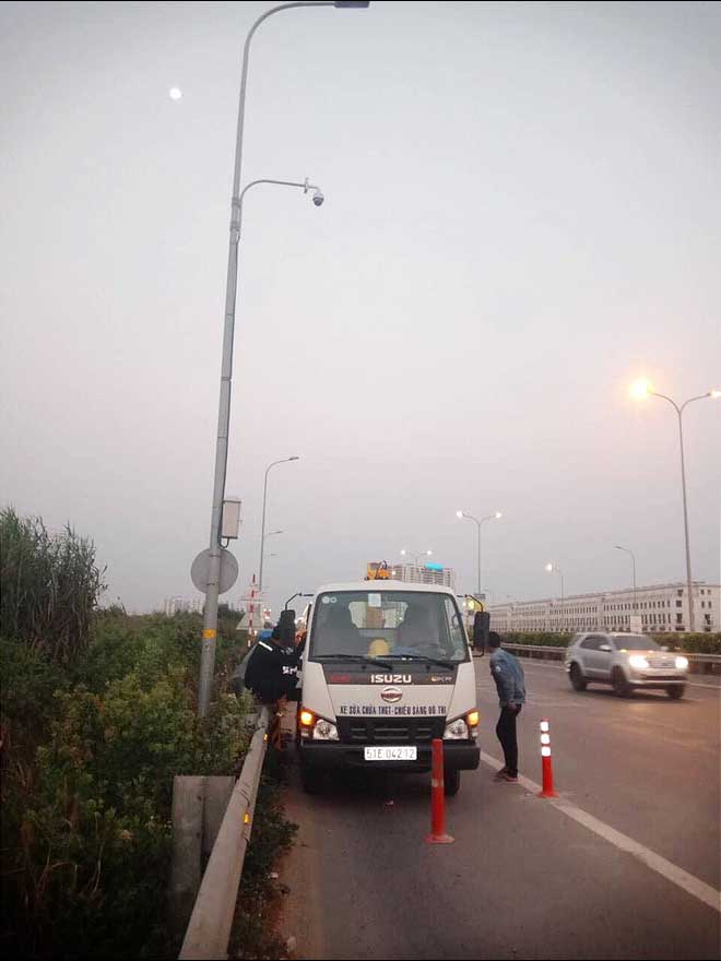 TP. HCM: Diễn biến mới vụ cục bê tông chặn ô tô vào làn xe máy trên cao tốc khiến 2 người thương vong