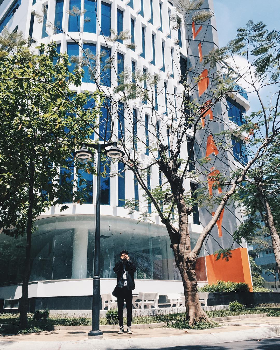 Thư viện nghìn tỷ trường con nhà giàu ĐH Tôn Đức Thắng đang được dân tình ầm ầm kéo đến check in vì đẹp không góc chết