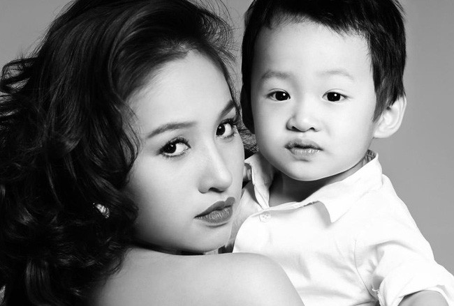 Lỡ viết hai chữ bố mẹ rồi lại gạch đi vì nhận ra một điều - nhật ký của con trai Vân Hugo khiến nhiều người cảm động