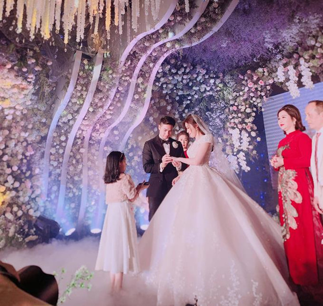 Cô gái khiến Lâm Tây bay từ Thái Lan về dự đám cưới là ai?