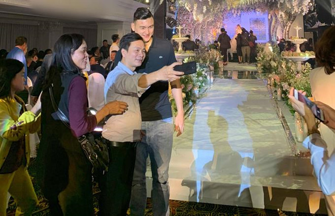 Cô gái khiến Lâm Tây bay từ Thái Lan về dự đám cưới là ai?