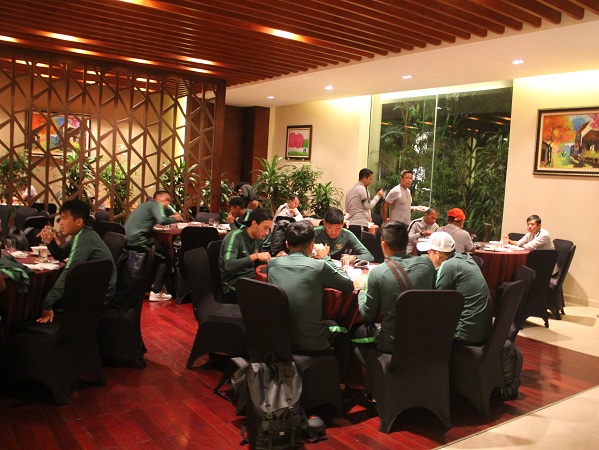 Sau bữa ăn vội vàng lúc nửa đêm, U23 Indonesia hủy buổi tập đầu tiên tại Việt Nam