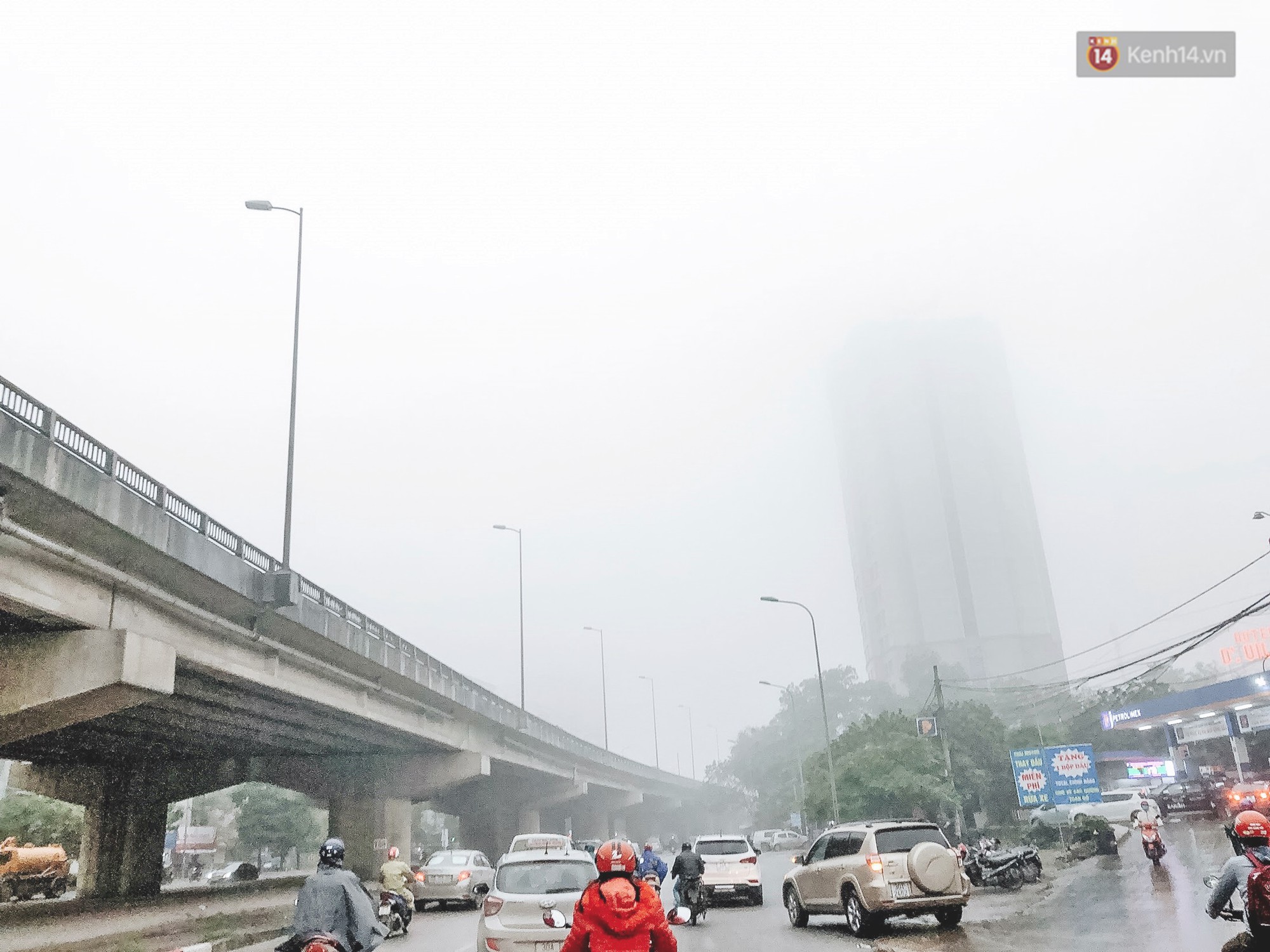 Hà Nội xuất hiện sương mù từ sáng sớm, ví như Sapa thu nhỏ