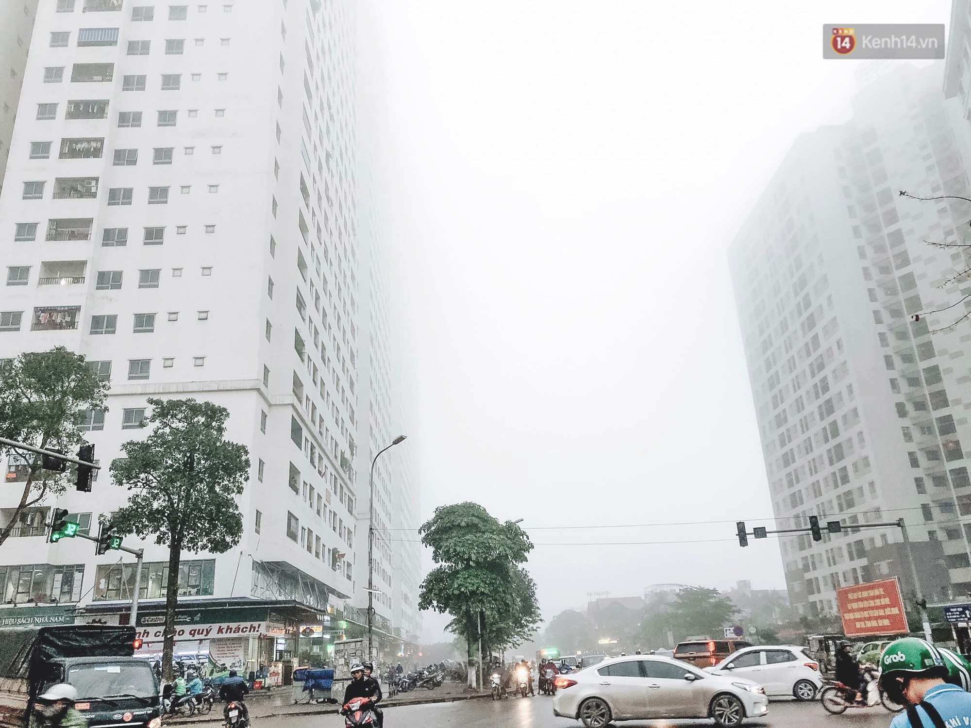 Hà Nội xuất hiện sương mù từ sáng sớm, ví như Sapa thu nhỏ