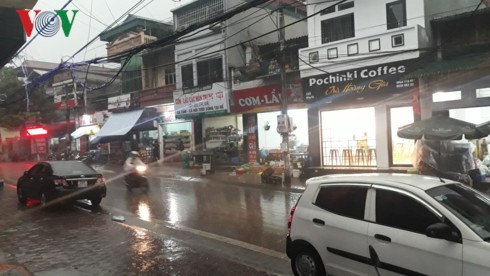 Một phụ nữ bị sét đánh tử vong ngay dưới hiên nhà