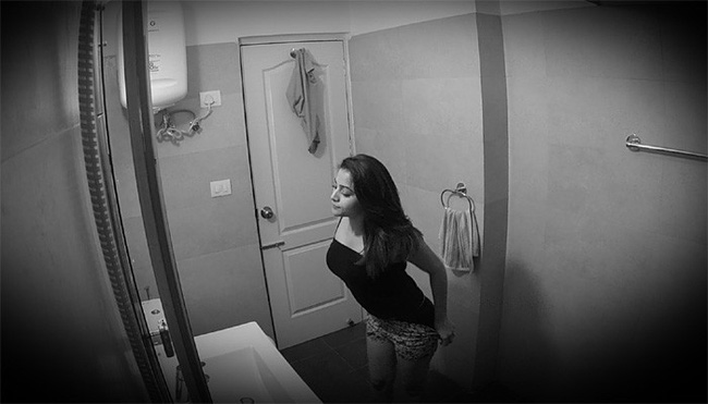 Để không trở thành nạn nhân của clip quay lén như vụ Seungri, chị em nên đề phòng bằng các cách dưới đây