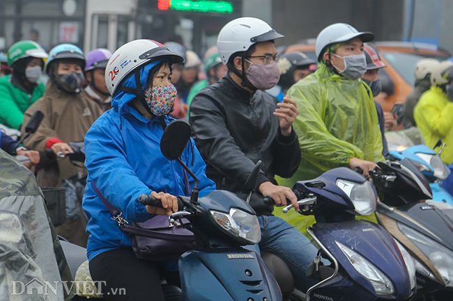 Ảnh: Đường vành đai 3 vẫn ùn tắc triền miên hậu xén dải phân cách