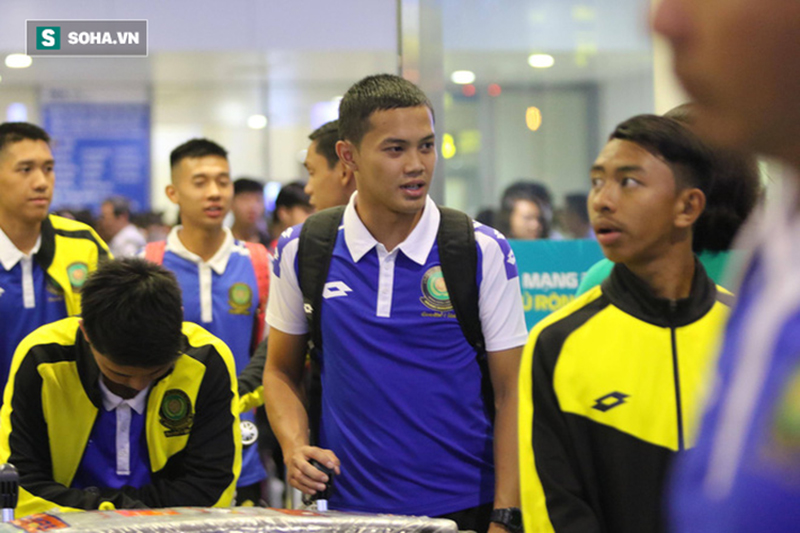 Cầu thủ giàu có nhất thế giới bất ngờ không sang Việt Nam