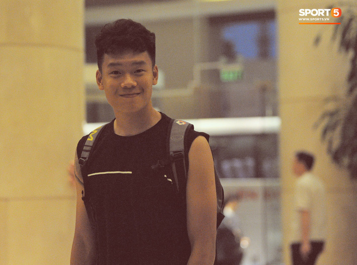 Đồng đội nhất trí phạt Đình Trọng 200.000 đồng khi về tới khách sạn