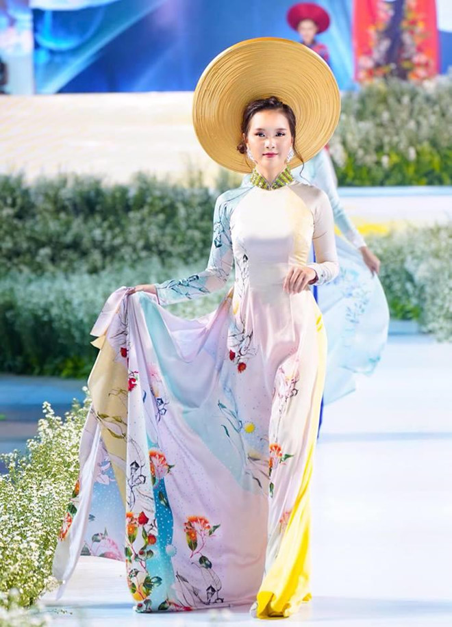 Á khôi ĐH Tôn Đức Thắng cao 1,70 m, hát hay, nói tiếng Anh lưu loát