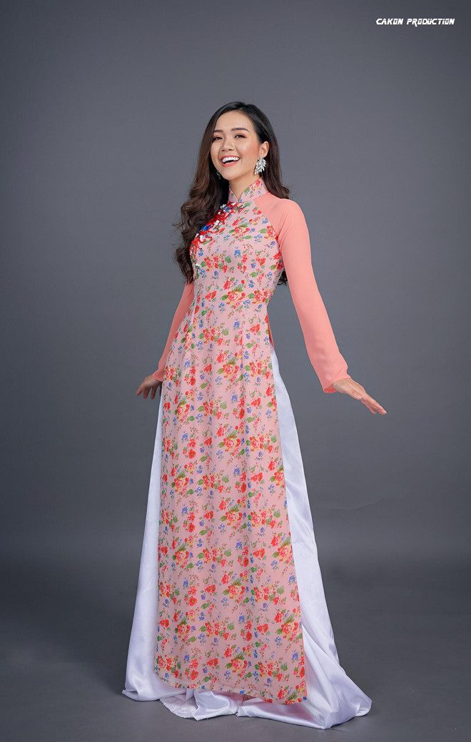 Á khôi ĐH Tôn Đức Thắng cao 1,70 m, hát hay, nói tiếng Anh lưu loát