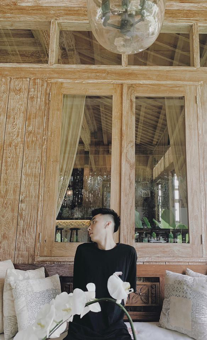 Club bạn trai hot girl Việt: Toàn những gương mặt điển trai, giàu có và cuộc sống ngập tràn đồ hiệu Club bạn trai hot girl Việt: Toàn những gương mặt điển trai, giàu có và cuộc sống ngập tràn đồ hiệu