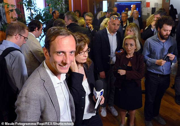 Gậy ông đập lưng ông: Chính trị gia kiêm nhân vật cốt cán phong trào phản đối vắc-xin nhập viện vì bị thuỷ đậu