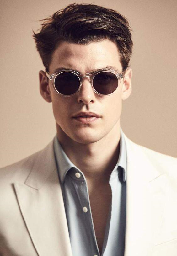 Xu hướng kính mát nam Wayfarer quay trở lại với biến thể độc đáo Xu hướng kính mát nam Wayfarer quay trở lại với biến thể độc đáo