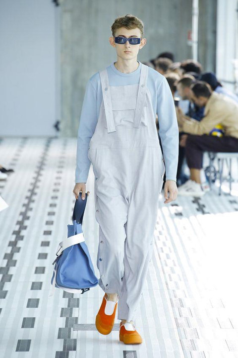 Xu hướng kính mát nam Wayfarer quay trở lại với biến thể độc đáo Xu hướng kính mát nam Wayfarer quay trở lại với biến thể độc đáo