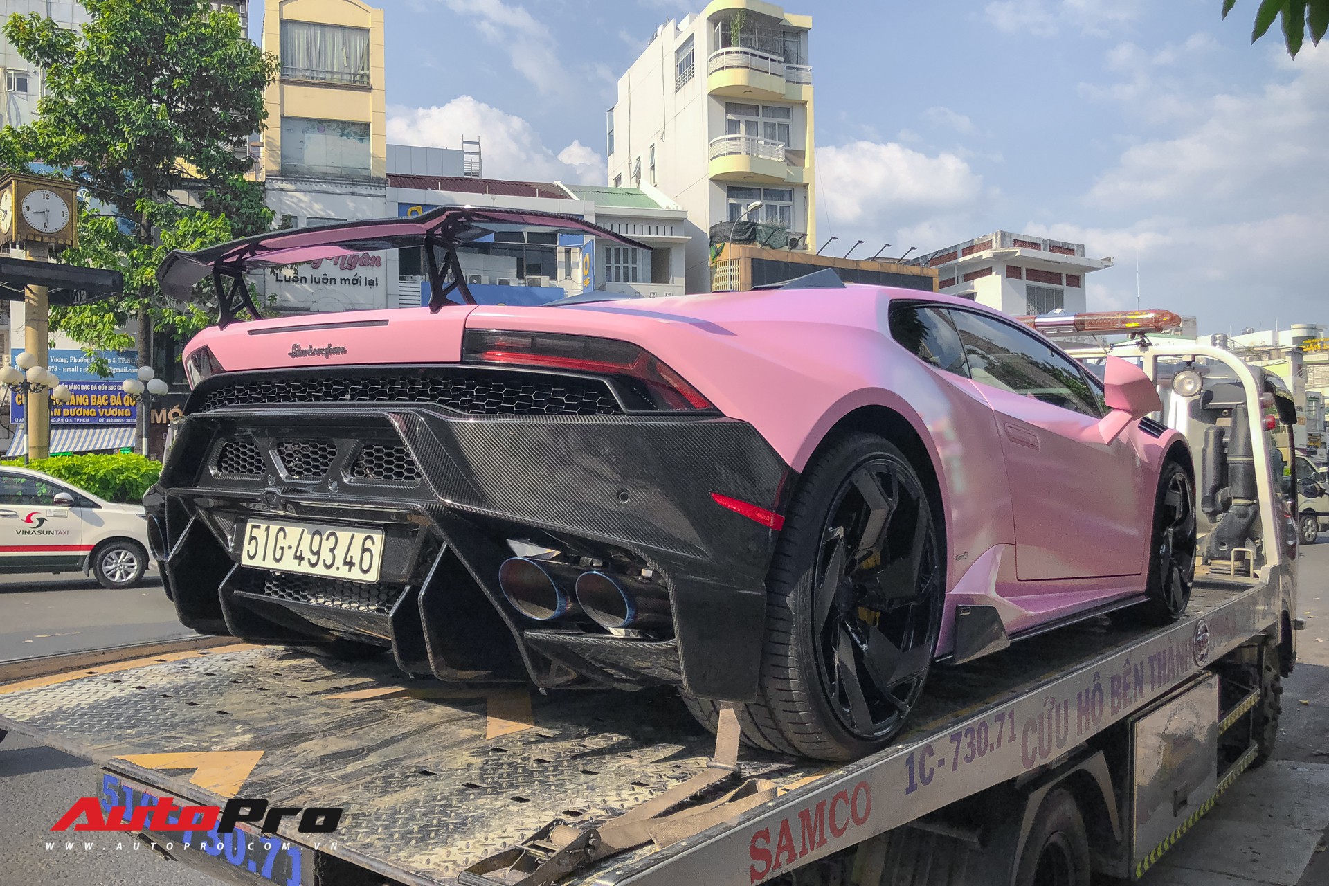 Từ hồng phấn điệu đà, đại gia Bạc Liêu lên màu áo mới cực hầm hố cho Lamborghini Huracan độc nhất Việt Nam Từ hồng phấn điệu đà, đại gia Bạc Liêu lên màu áo mới cực hầm hố cho Lamborghini Huracan độc nhất Việt Nam