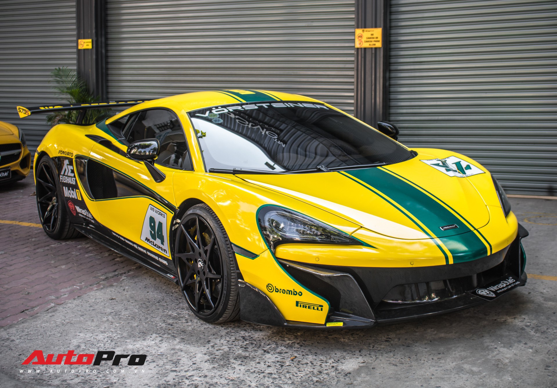 Từ hồng phấn điệu đà, đại gia Bạc Liêu lên màu áo mới cực hầm hố cho Lamborghini Huracan độc nhất Việt Nam Từ hồng phấn điệu đà, đại gia Bạc Liêu lên màu áo mới cực hầm hố cho Lamborghini Huracan độc nhất Việt Nam
