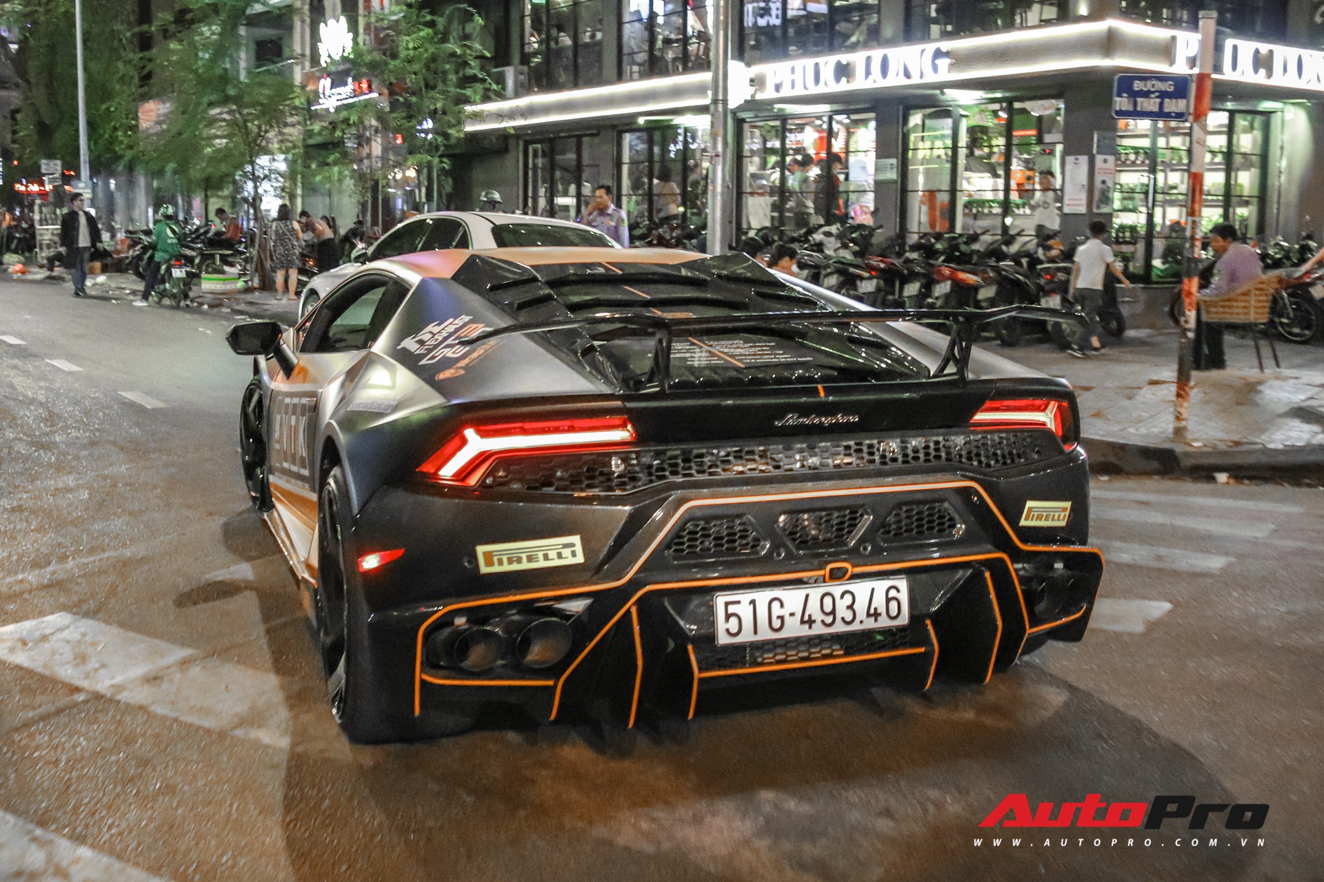 Từ hồng phấn điệu đà, đại gia Bạc Liêu lên màu áo mới cực hầm hố cho Lamborghini Huracan độc nhất Việt Nam