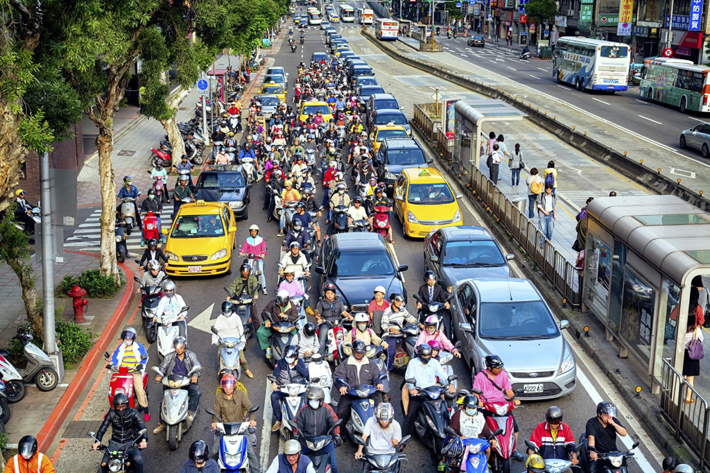 Cảnh tắc nghẽn ngộp thở của những thiên đường xe máy thế giới