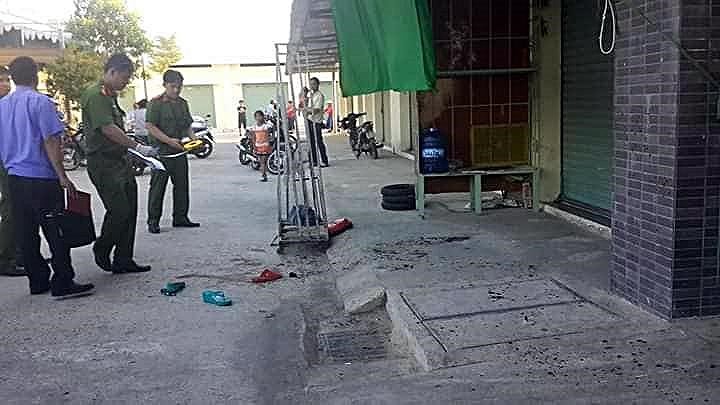 Một diễn viên gánh lô tô bị đâm thiệt mạng