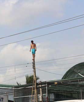 Kẻ ngáo đá chém bé trai 9 tuổi lĩnh 17 năm tù