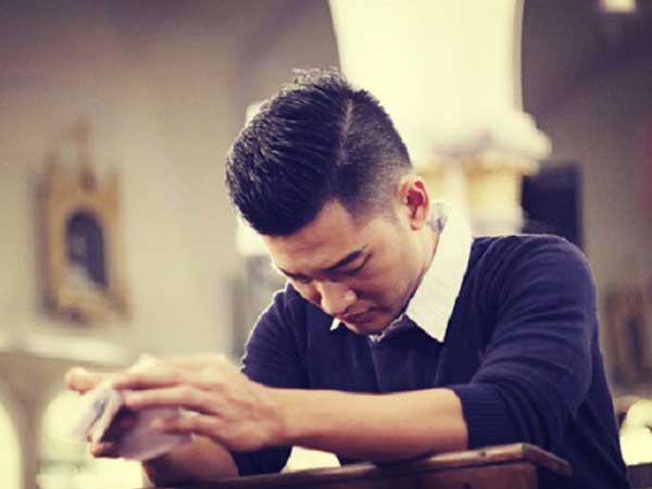 Cứ tới bữa, vợ lại mang bức ảnh đó đặt cạnh mâm cơm làm cổ tôi nghẹn ứ, không sao ăn nổi