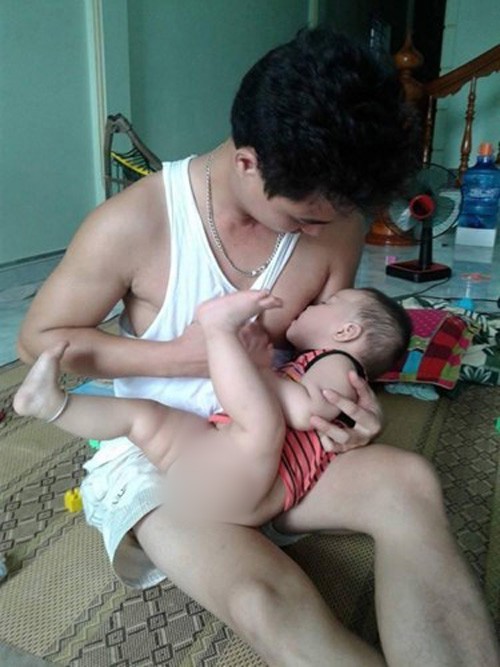 Kết quả thử thách nhờ chồng trông con 5 phút, ca nào cũng hài chảy nước mắt nhưng spotlight không ai qua được bỉm băng keo điện