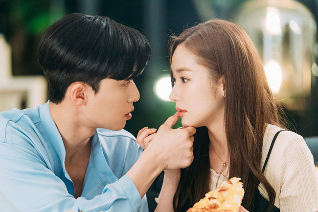 Mâm cơm chỉ có rau và một bát nước chấm lúc 11 giờ đêm khiến tôi cay mắt khi nghĩ về vợ và nỗi lo cơm áo gạo tiền