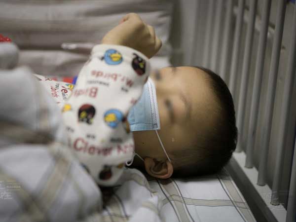 Bé trai 1 tuổi bị chẩn đoán ung thư bạch cầu, bác sĩ khẳng định kẻ sát nhân ẩn mình ngay trong căn nhà mới xây của gia đình