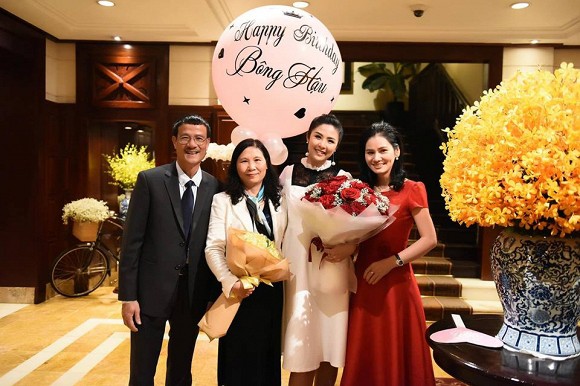 Ngọc Hân đón sinh nhật muộn với hội chị em toàn các nàng hậu: Thanh Tú đang mang thai, Tú Anh hết kỳ ở cữ cùng lộ diện!