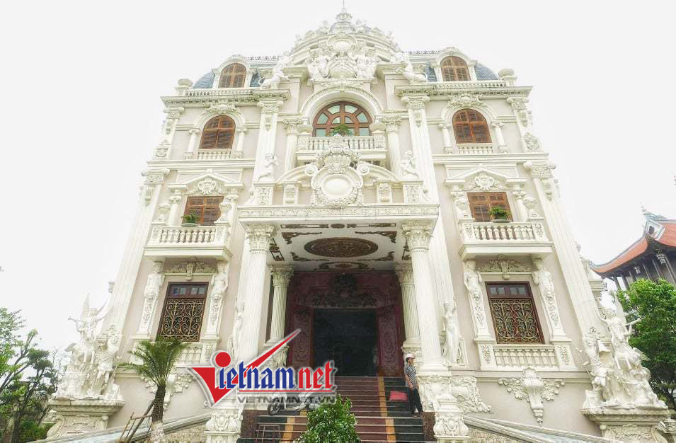Phía sau khối tài sản lớn của ông chủ tòa lâu đài nguy nga ở Nam Định
