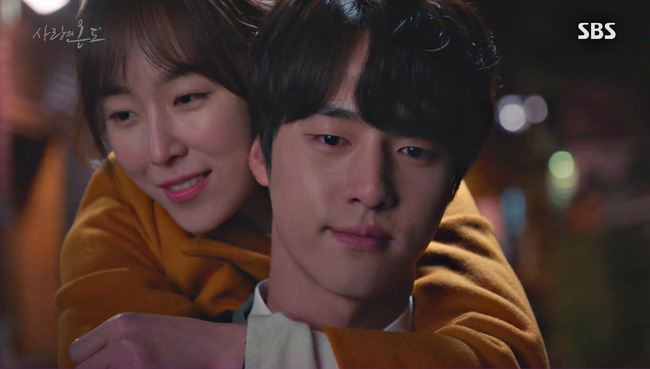 Gọi điện chốt đơn hàng với khách nữ, vợ nghe thấy giọng chồng văng vẳng ở bên nhưng lời anh nói mới bất ngờ