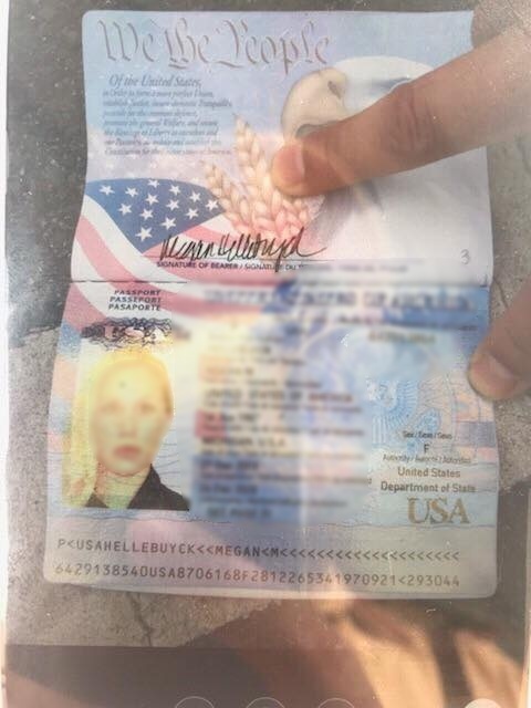 Hà Nội: Cô gái ngoại quốc khỏa thân rơi từ cầu vượt xuống đất