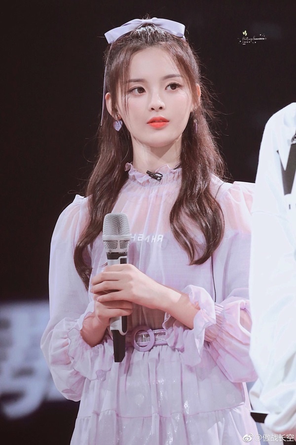 Nhan sắc cô gái 21 tuổi đẹp nhất Trung Quốc