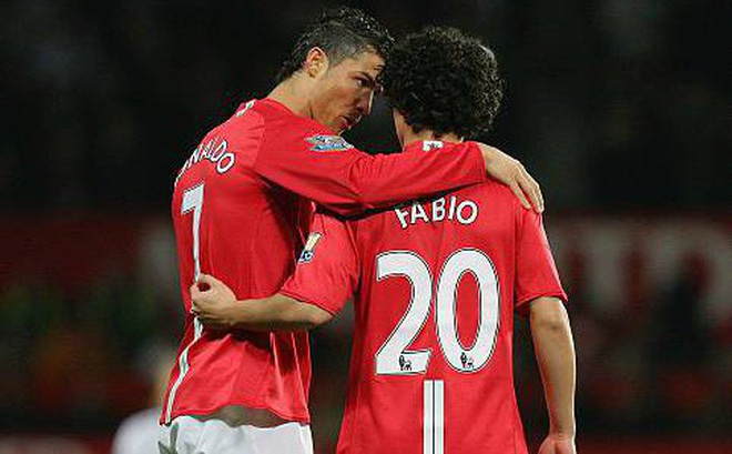 Cựu sao Man United tiết lộ sự hào hiệp khác hẳn vẻ ngoài khinh khỉnh của Ronaldo