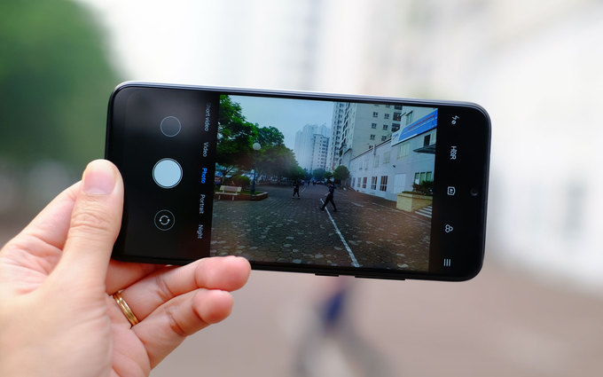 Smartphone camera 48 chấm giá chỉ 3,9 triệu đồng