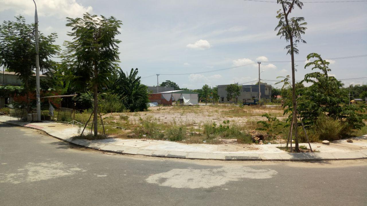 Đại gia ôtô bỏ hoang showroom, ôm tiền đổ về Đà Nẵng buôn đất