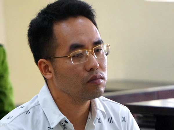 Hot girl trong phim Người phán xử xuất hiện ở tòa