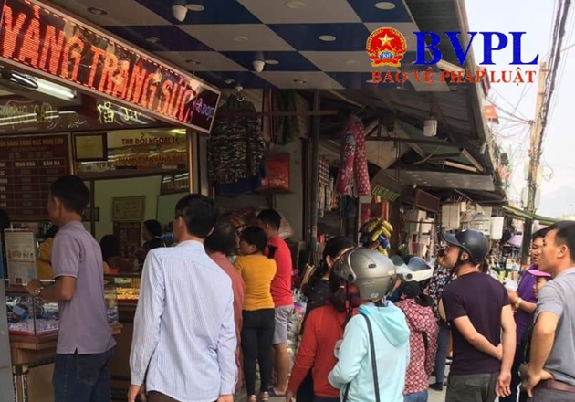 Bắt quả tang một hotgirl ăn trộm vàng ở Điện Biên